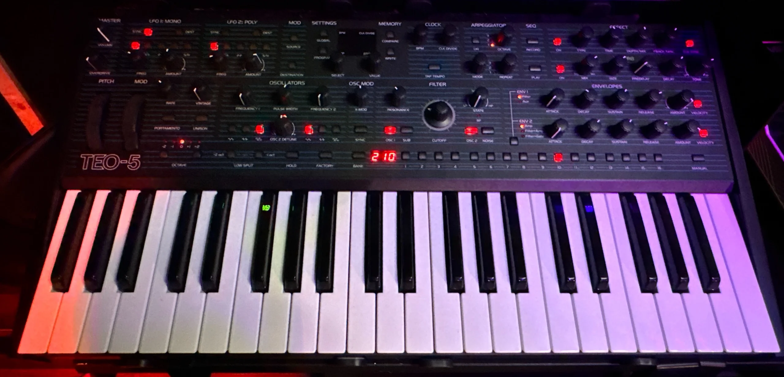NovationBassStation 2-dressyn'studio-studioenregistrement-beziers
